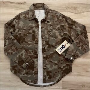 🎉 LAST ONE🎉 - Make Offer Now 
Women's Camouflage Button-Up Long Sleeve Shirt